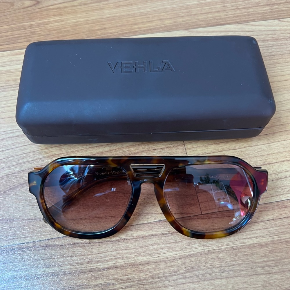 NEW Vehla Sunglasses, Dixie Choc Tort Cinnamon Sunnies comes with case